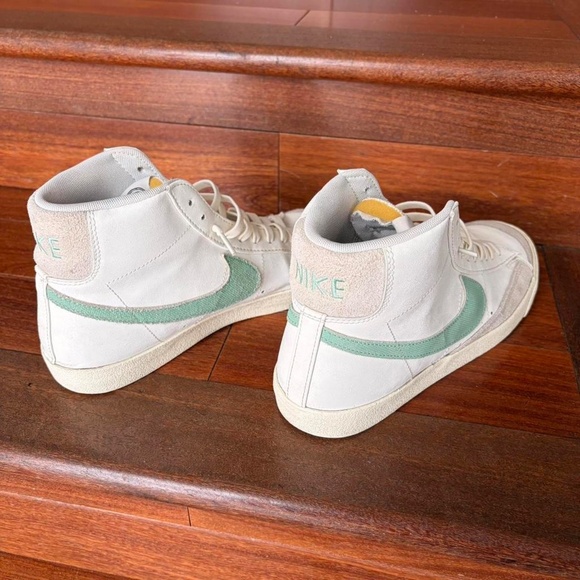 Nike Blazer Mid 77 - Picture 3 of 3